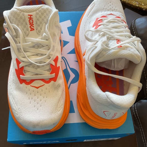 Beautiful Women's Hoka Sneakers size 8 - Picture 3 of 9